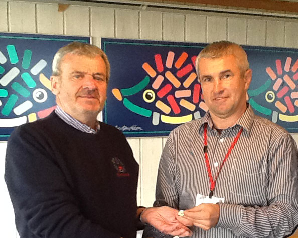 Rob-Burrell,-Scotland---receiving-World-Ploughing-Badge-as-a-new-Board-Member-2015